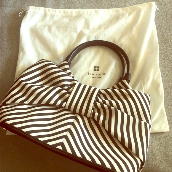 kate spade Handbags - Never been carried Kate Spade purse